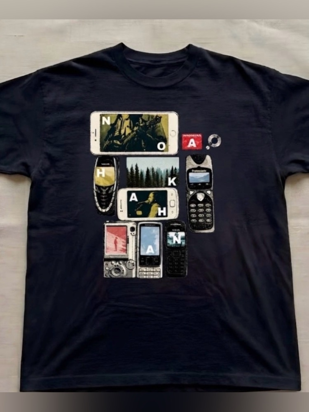 Gildan Noah Kahan Old Cellphone Collage T-Shirt